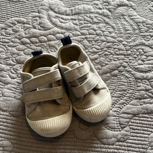 Cat & Jack Canvas Tennis Size 5 grey/taupe